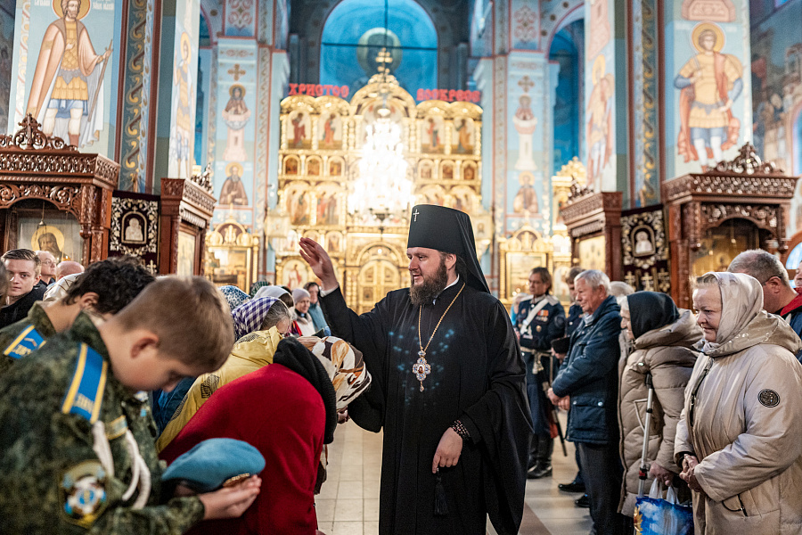 Архиерейское богослужение в соборе Всех святых, в земле Русской просиявших города Домодедово в День памяти жертв политических репрессий
